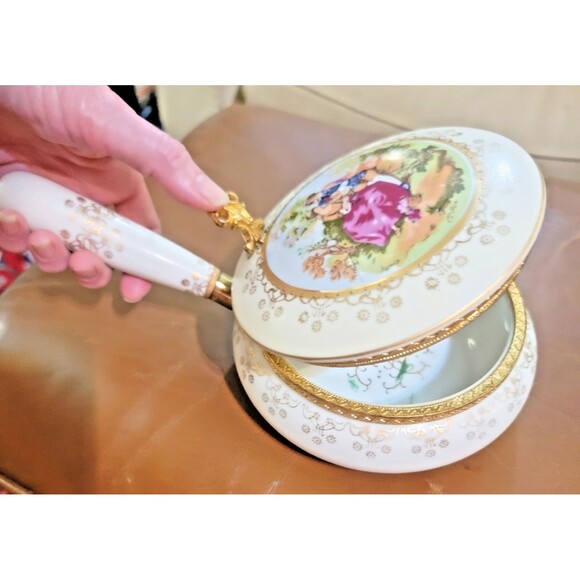 MCM Lefton Porcelain Silent Butler/ Crumb Catcher MINT Courting Couple Gold Trim - Picture 8 of 15